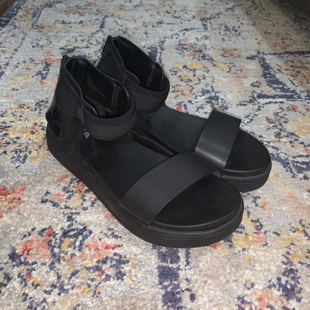 MIA Black Sandals